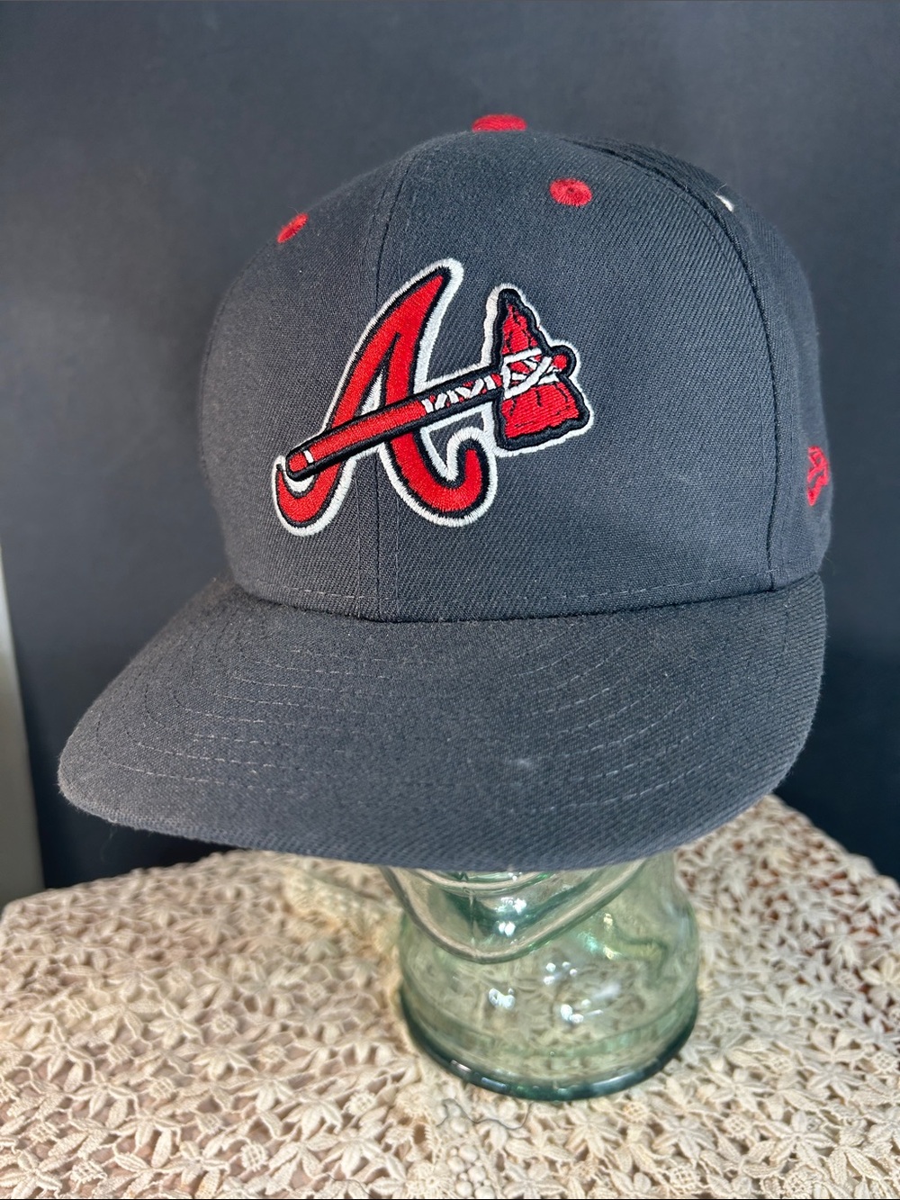 New Era 9Fifty Men’s Atlanta Braves Dark Gray and Red Snapback Hat